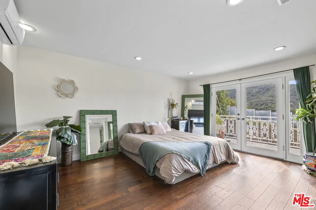 3804 Vista Linda Drive, Encino, California 91316 home-pic-11